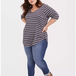 EUC Torrid Stretch Challis V-neck Tunic Shirttail Top Grey Pink Stripe Size 1x